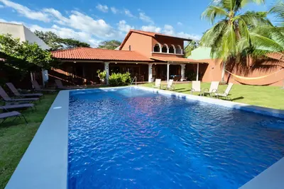 Image de Very private, fully fenced Hacienda f Multi Family and Groups (16) with big pool