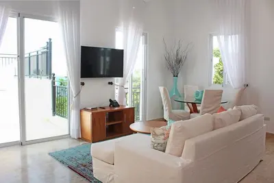 Image de Sea-views penthouse on sandy beach with pool/gym/tennis/basket, guest-friendly