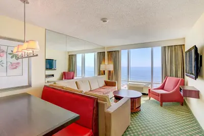 Image de Luxury Beachfront Resort 1br Suite w/ Full Kitchen in Va Beach Sleeps 4+