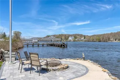 Image de Summer at the Haddam House