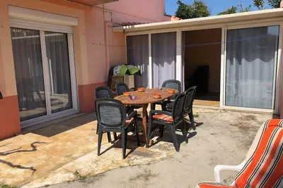 Villa T5 avec jardin, 100m plage, clim, WiFi, pour 8-10 pers, Le Barcarès