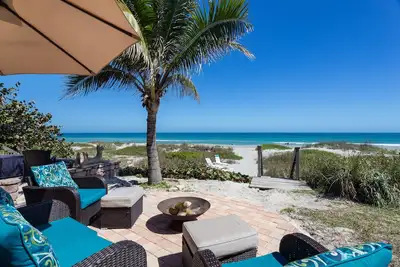 Image de Licensed! Direct Oceanfront. . Hot Tub with view. . 2 King Beds