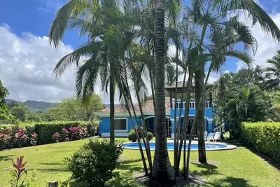 Image de Oceanfront 4br 3. 5 Bath 3100 sqft Villa with private pool and balcony