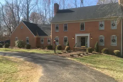 Image de Brick Ground Floor Suite, 12 min to Liberty Univ.