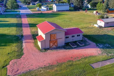 Image de Bighorn Mountain Base Barn, Charming and unique!