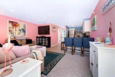 Image de Flamingo's Nest at the Beach Shack. Just one block from the beach!