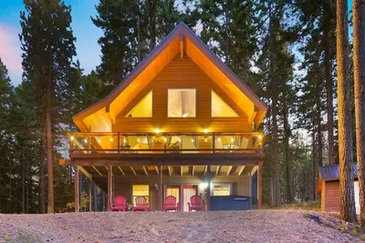Image de Stuart View Lodge · Amazing Mt Views | Fire Pit | Relaxing Hot Tub | Foosball |