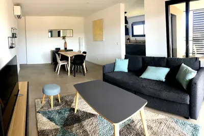 Appartement 85 m² avec grande terrasse proche port