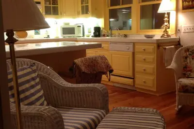 Image de Waterfront Cottage with Private Veranda