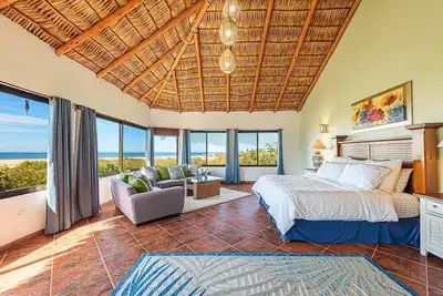 Image de Beach House avec vue sur le spot de surf Ă San Pedrito