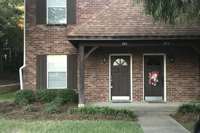 Image de Beautiful Townhome in Gated Community 1 mile from Ole Miss