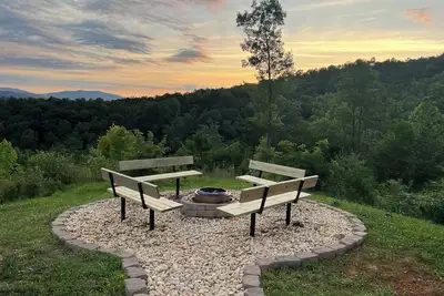 Image de Amazing Views! ! & Huge Game Room / Hot Tub, Gas Grill, Large Parking Area