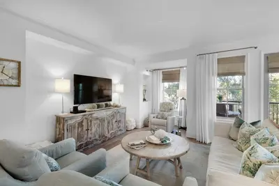 Image de Urban Flair rencontre Coastal Chic! ! ! À quelques minutes du centre-ville-4 vélos inclus