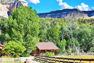 Image de Cabine - Petit Déjeuner Inclus! Restez East Zion et visitez Bryce aussi!
