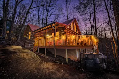 Image de A+ Location, Private Hot Tub, New Dog House, Fire Pit, Arcade, 300mb+ Wifi