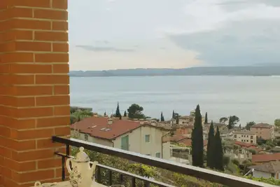 Image de 2 appartements dans une magnifique villa avec vue sur le lac. 0, 5 km du village et le lac 2