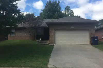 Roanoke House South Springfield