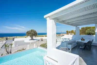 Image de Villa 'Emerald'- Piscine privée extérieure chauffée et hydro-massage spa.