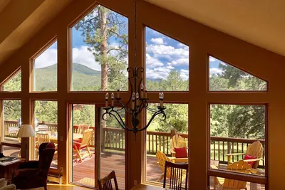 Image de Nouveau! Spacious Mountain Meadow Home - Belles vues