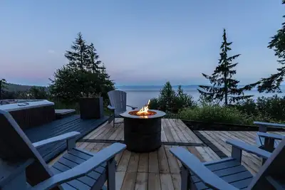 Image de Oceanfront/French Beach, king studio condo, ocean stairs, quiet area, fire pit
