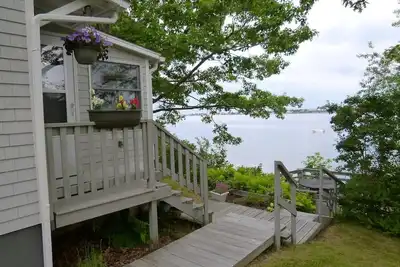 Image de Doux Bailey Island Cottage w / un grand pont de vue sur l'oc���an et étapes à la rive