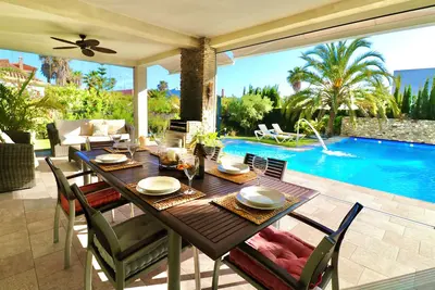 Image de Villa avec vue sur la mer & sur la plage de rêve près de Roche, parcours de golf