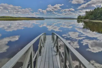 Image de Bayfront home w / vues magnifiques sur l'eau, dock partagé et terrasse extérieure!
