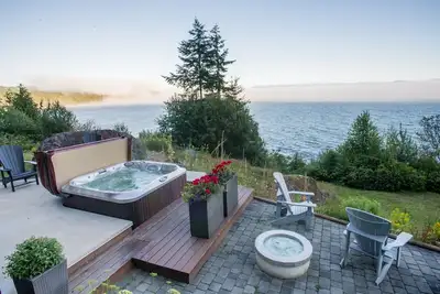 Image de Oceanfront/French Beach/\n2bed/2bath/quiet/serene/private hottub/ocean stairs