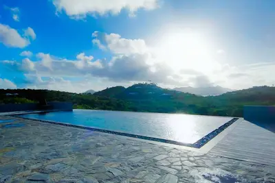 appartement de charme avec piscine et  gym