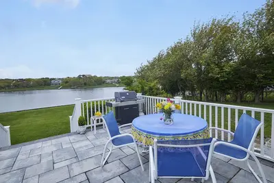 Image de Superbe Waterfront Beach House