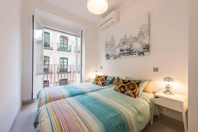 Image de Peut offrir! ! ! Latin Sol! Lift à Madrid City Center! ! 2bh, 1ba, pour 5 personnes!