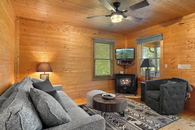 Image de Cozy Mountain Getaway - Hiking, Waterfalls & Pond - Buck Mountain - Near Boone