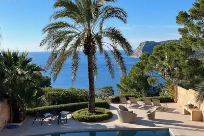 Image de Villa de Charme avec superbe vue surplombant la mer - Piscine - 5 chambres