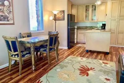 Image de Condo au rez-de-chaussée spacieux avec vue sur le terrain de golf