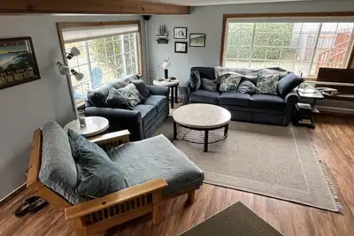 Image de The Oregon beach cabin is a couple of minutes from a quiet beach.