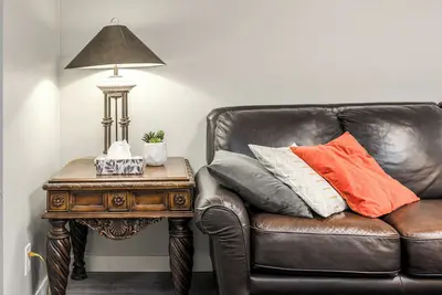 Image de H@Home 5br2bth entire house close to Yyc/Deerfoot Mall