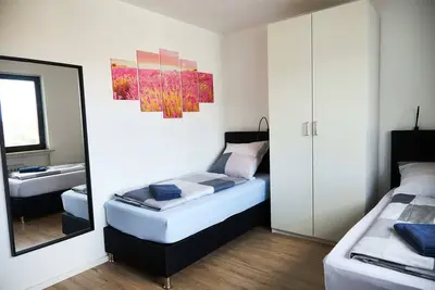 Appartement moderne de deux chambres avec balcon - parking - vélos de location gratuits