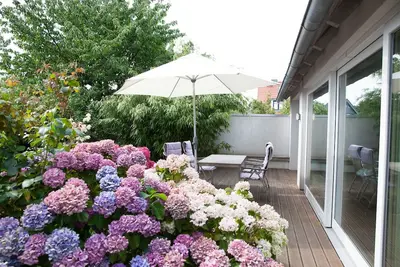 Image de Alleinstehendes Haus mit Garten und Terrasse in Strandnähe