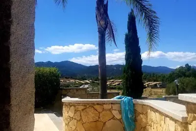 Image de Villa avec piscine, zen et spacieuse. Plage de Cala Sinzias à 300 m.