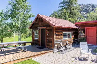Quigley Bunkhouse - a simple cabin with a million dollar view!