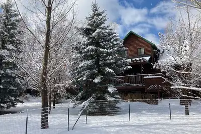 Image de 10 minutes to Slopes! Wild Turkey Lodge & Farm BnB, A 5-star traveler's dream!