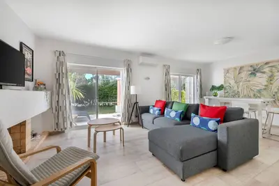 Image de Spacious 2-Bed Villa | Indoor & Outdoor Pools