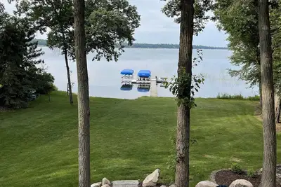 Image de Gorgeous Lake views from all living areas!