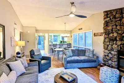 Image de Treetop Getaway, 2 bed, 2 bath  at Mountain Harbor on Lake Ouachita