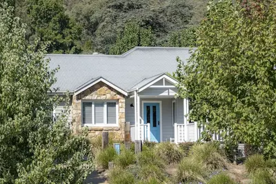 Image de Winter Home, Our Place at Bright - The quintessential home away from home, offering plenty of room for up to 10 people.