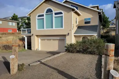 Image de 3 Master Suites, Spa, Pool table, Game room, views