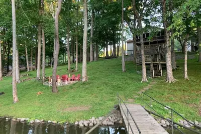 Beautiful Waterfront, w/ Dock, Firepit, Hot tub