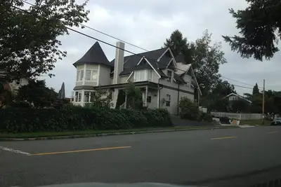 Image de Beautiful victorian house, walk to shopping & historic district, & so much more