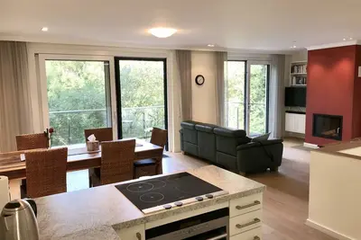 Image de Vacation home directly on the park with lake (120 sqm) for up to 4 people