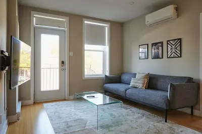 Image de Trendy Little Italy 3 Bedroom Condo by Denstays